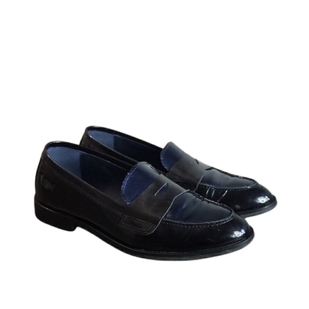 DORKING BY FLUCHOS Black navy patent leather almond toe loafers